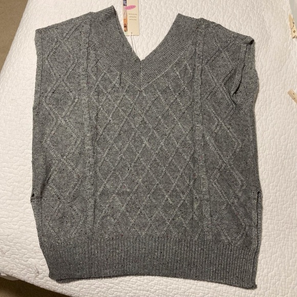 Dokotoo Women's Gray V-Neck Sweater Vest | Size M | Oversized | Collegiate - Picture 3 of 7